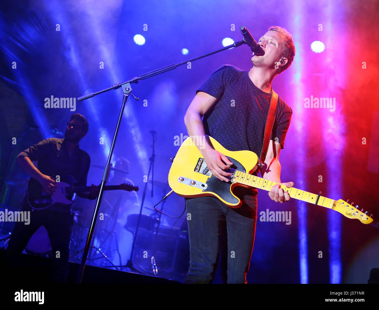 Giessen, Germany. 25th August, 2016. Joris, German singer-songwriter, real name Joris Ramon Buchholz, opening concert at Gießener Kultursommer 2016, Klosterruine Schiffenberg/Giessen/Germany --- Fotocredit: Christian Lademann Stock Photo