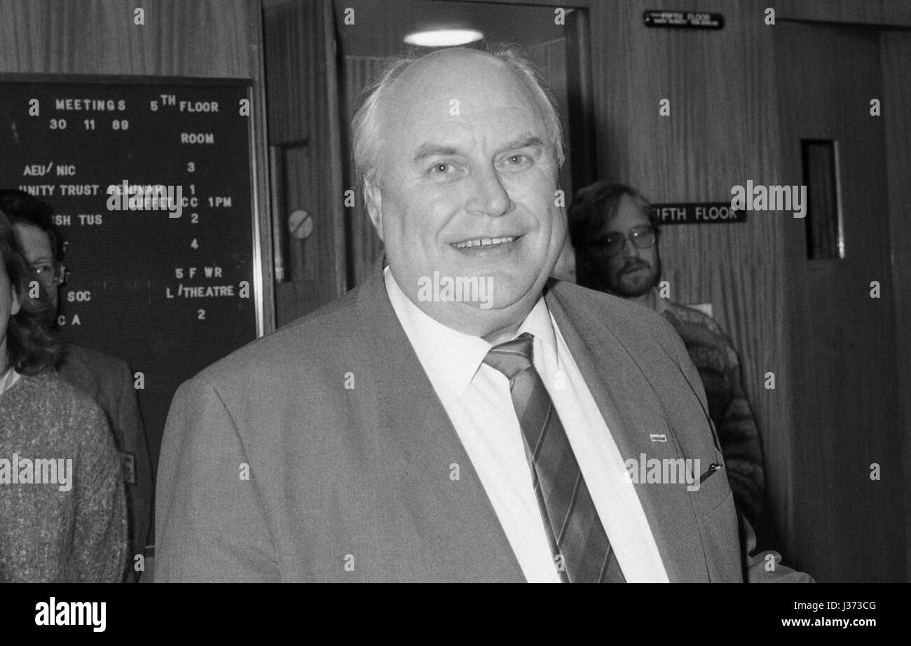 Norman Willis, General Secretary of the Trades Union Congress, attends a press conference in London, England on November 30, 1989. Stock Photo