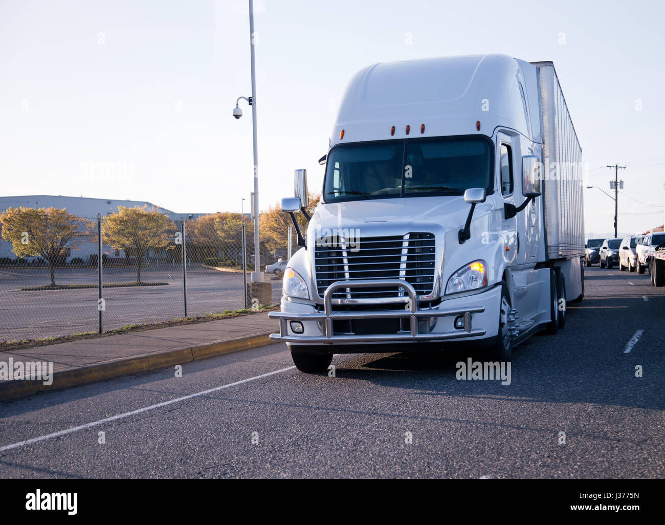 New popular reliable big rig semi truck with bumper protective grille