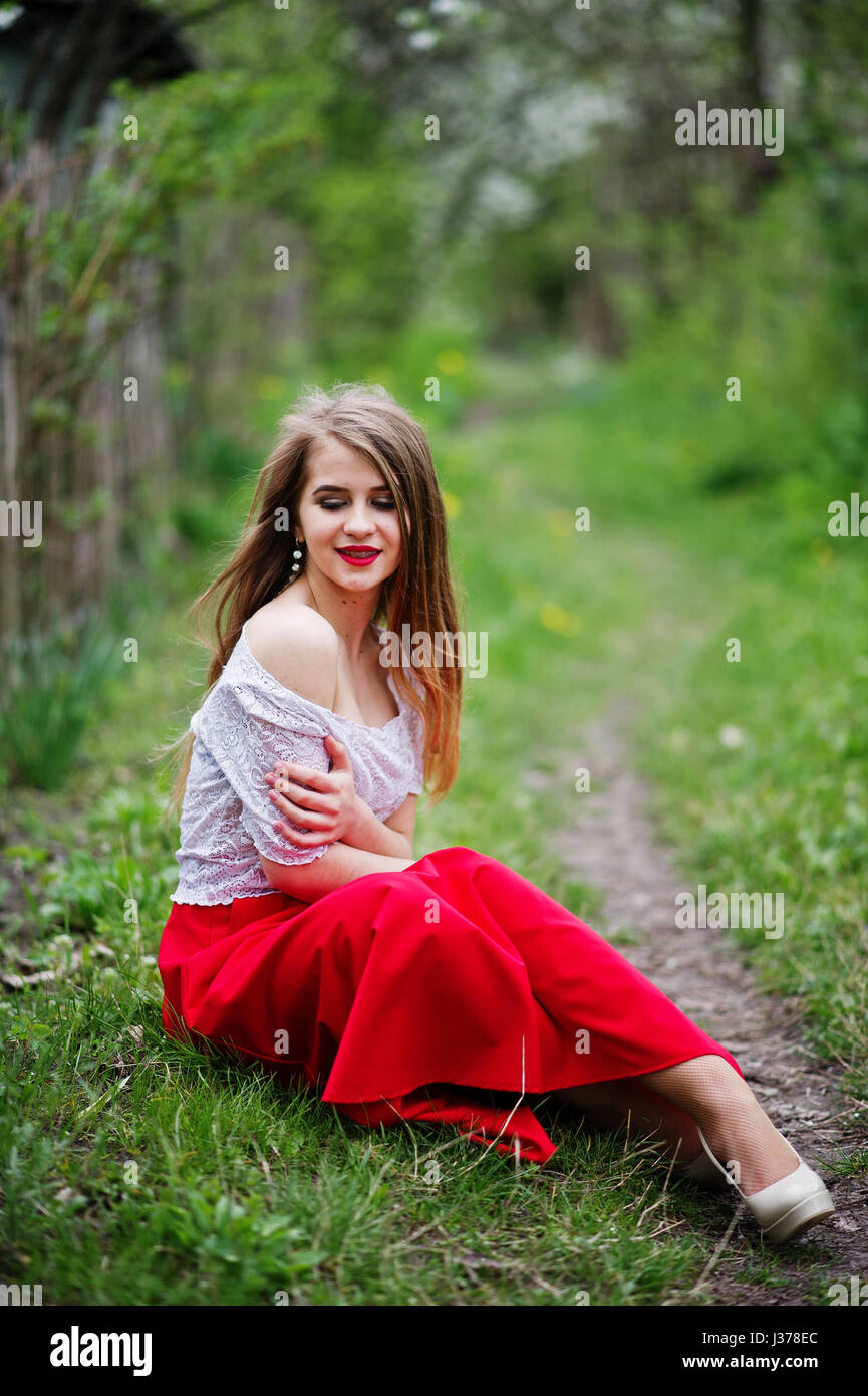 Full Length Portrait Brunette Girl Wearing Black Single Jeans Standing  Stock Photo by ©faestock 210571522