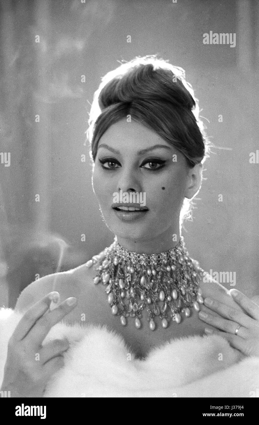 Sophia Loren 1950s Stock Photos &amp; Sophia Loren 1950s Stock ...