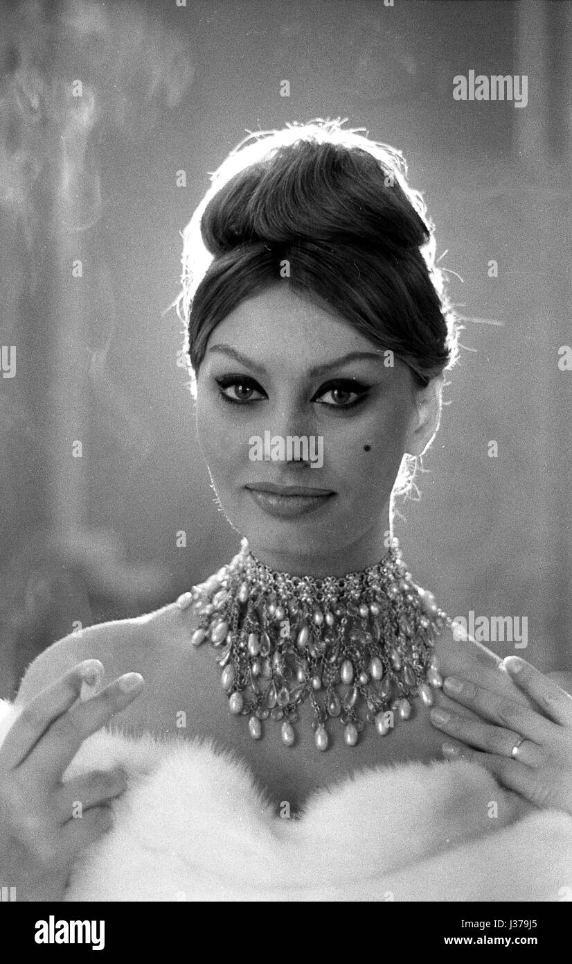 Sophia Loren (born 1934) Sophia Loren (born 1934)