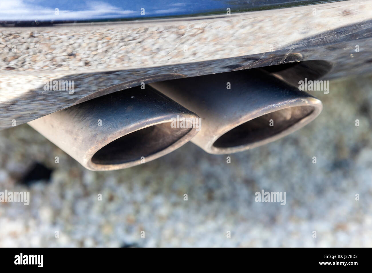 Car exhaust pollution pipe hi-res stock photography and images - Alamy