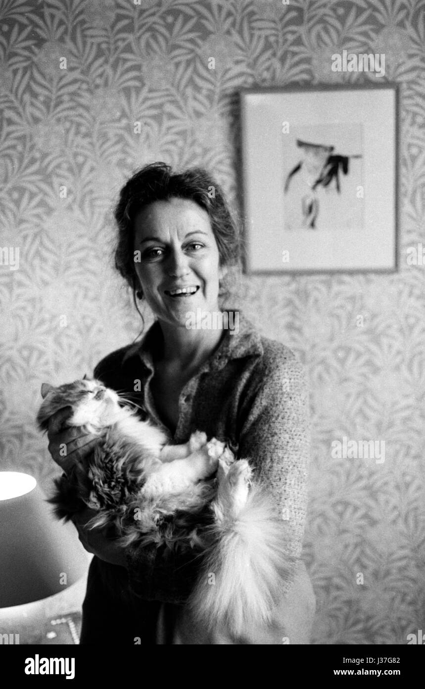 Germaine Greer portrait London 1980s with her pet cat. UK HOMER SYKES Stock  Photo - Alamy