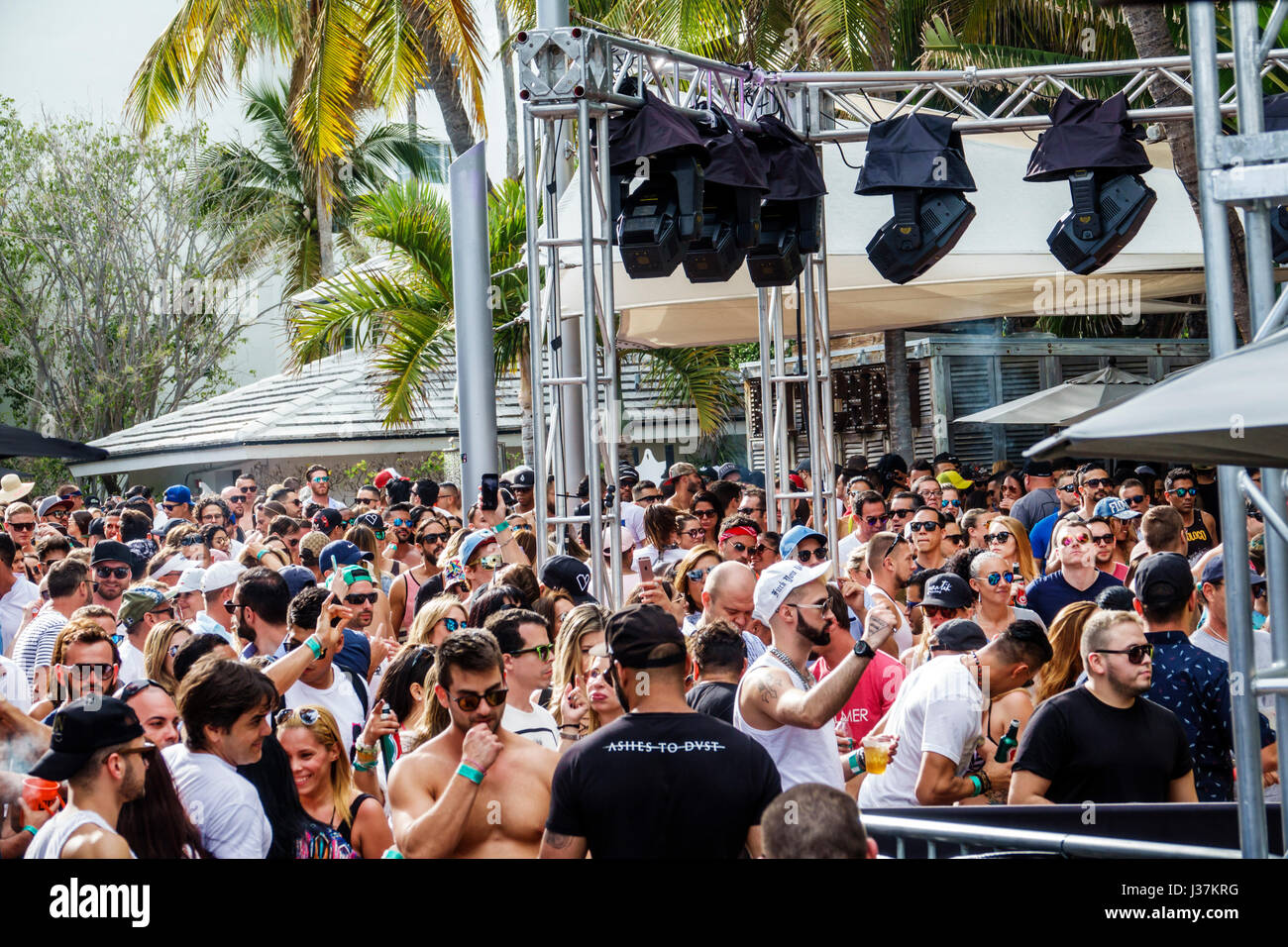 Miami Beach Florida,Miami Music Week,pool party,crowd,standing,dancing,drink  drinks beverage beverages drinking,young adult,men,women,stage,lighting,t  Stock Photo - Alamy