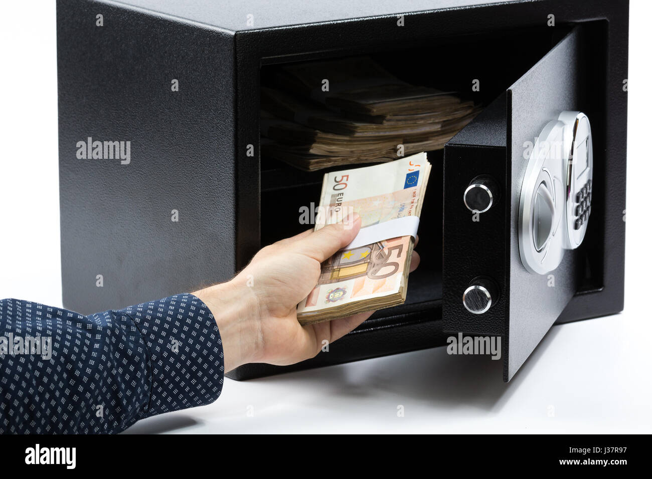 Сейф safetronics ntl-20m. Сейф с деньгами в доме. Сейф с деньгами и золотом. Сейф с4к39. Деньги дома сейф.