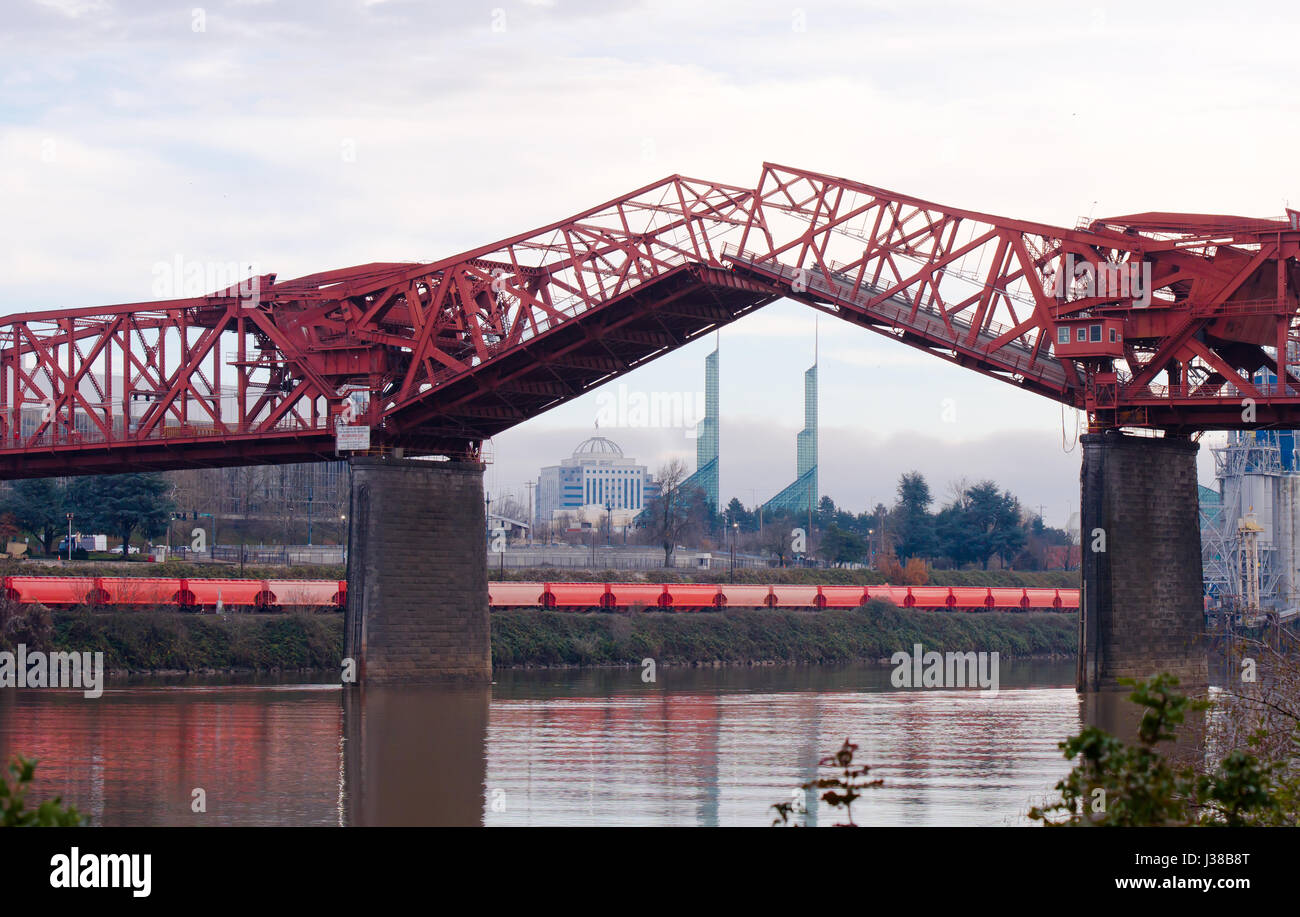 Lifting truss drawbridge Broadway bridge across the Willamette river