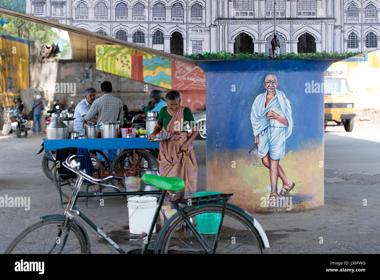 Food cart under a bridge in Madurai, INdia Stock Photo