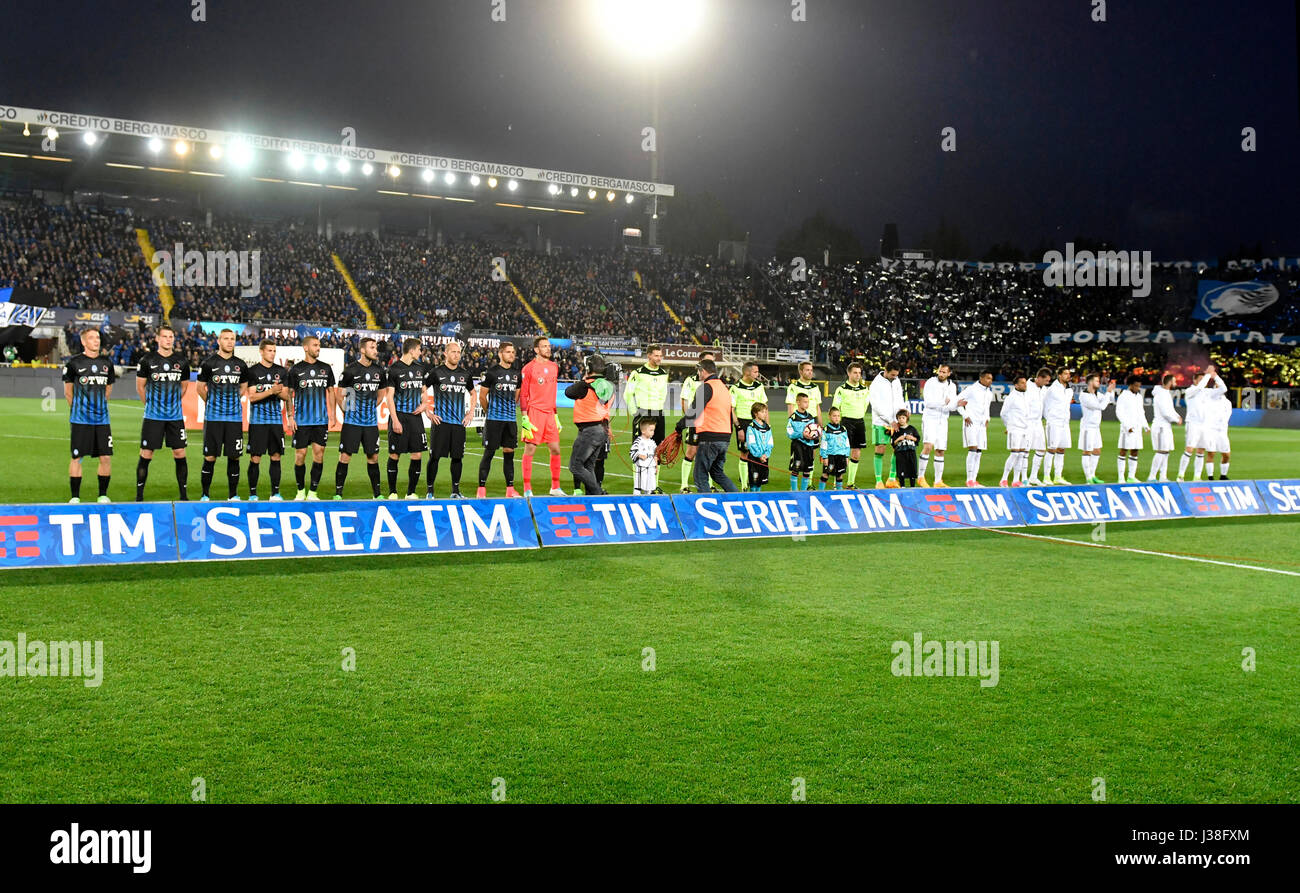 Soccer teams FC Juventus and Atalanta enter before the italian soccer match, Atalanta vs FC Juventus, in Bergamo. Stock Photo