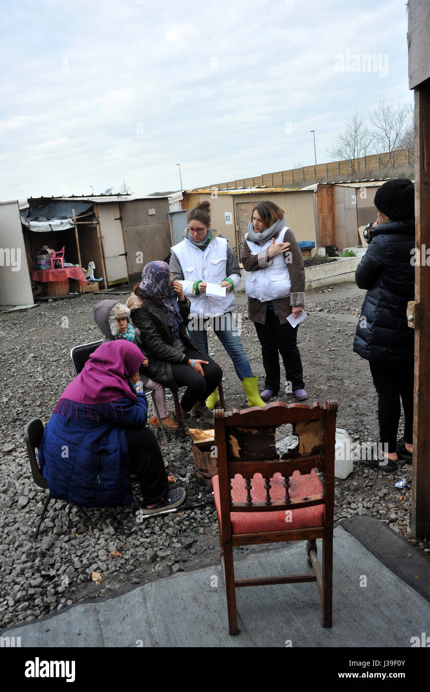 Reportage on volunteers with the french charity, gynecologists without borders who work in refugee camps near calais in the north of france. midwives looking for patients. Stock Photo