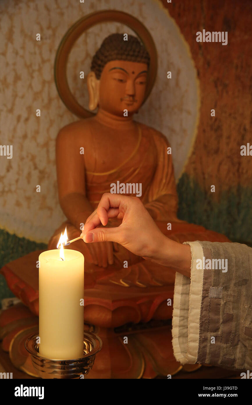 Buddhist monk lighting candles hires stock photography and images Alamy
