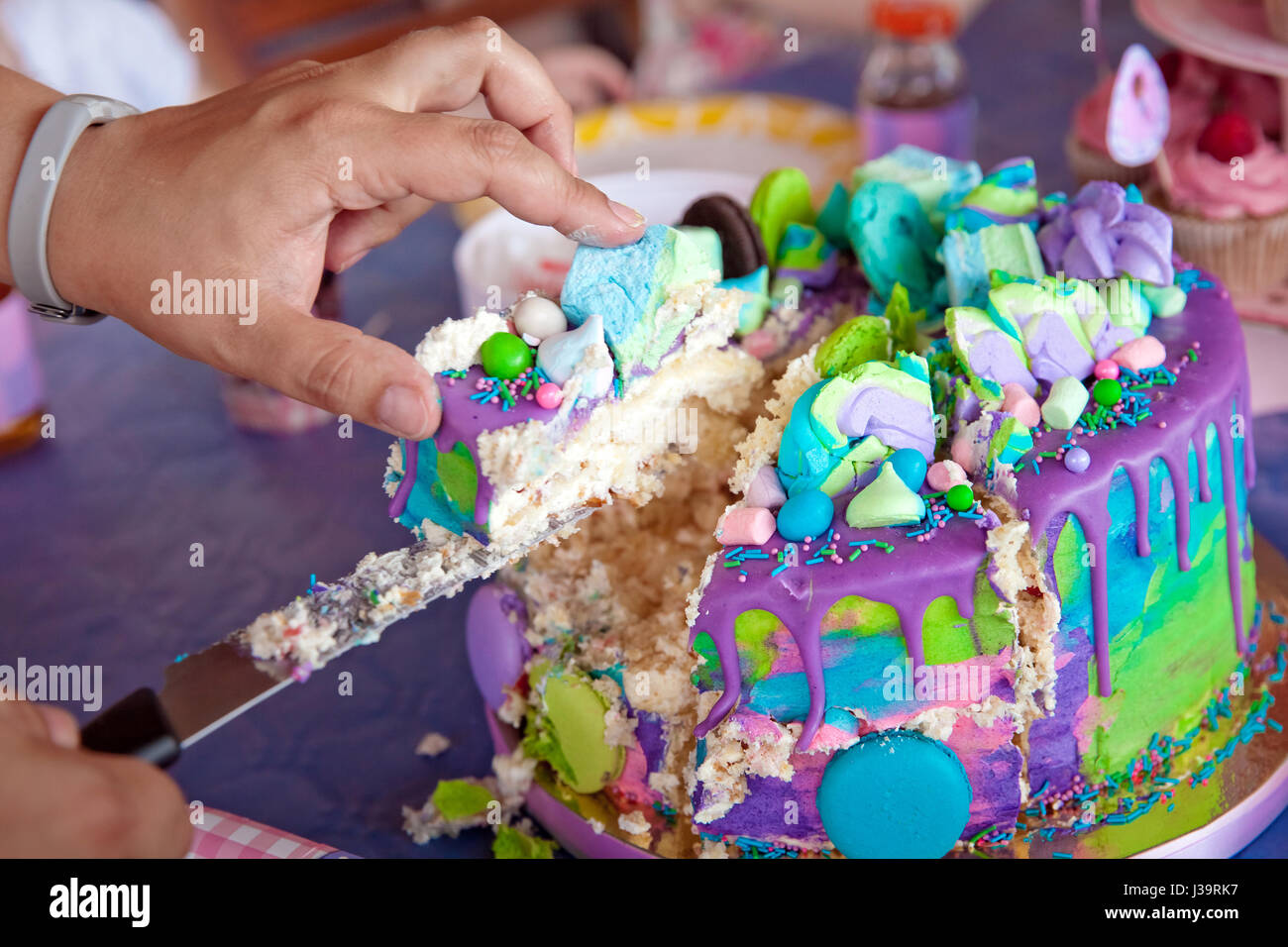 Cutting birthday cake Stock Photo - Alamy