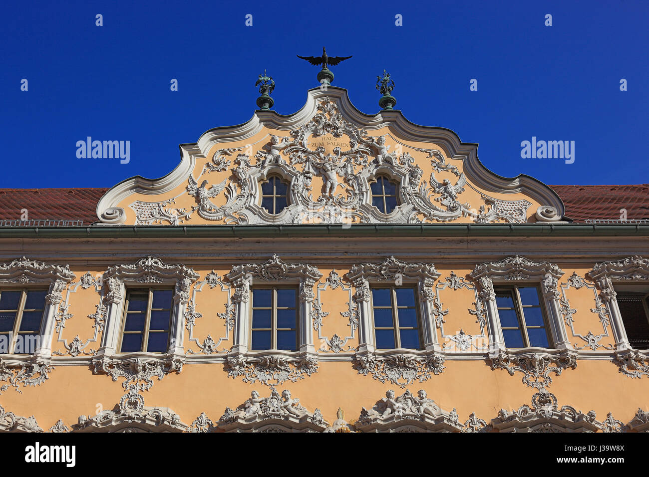 Deutschland, Unterfranken, in der Altstadt von Wuerzburg, das Falkenhaus am Marktplatz Stock Photo