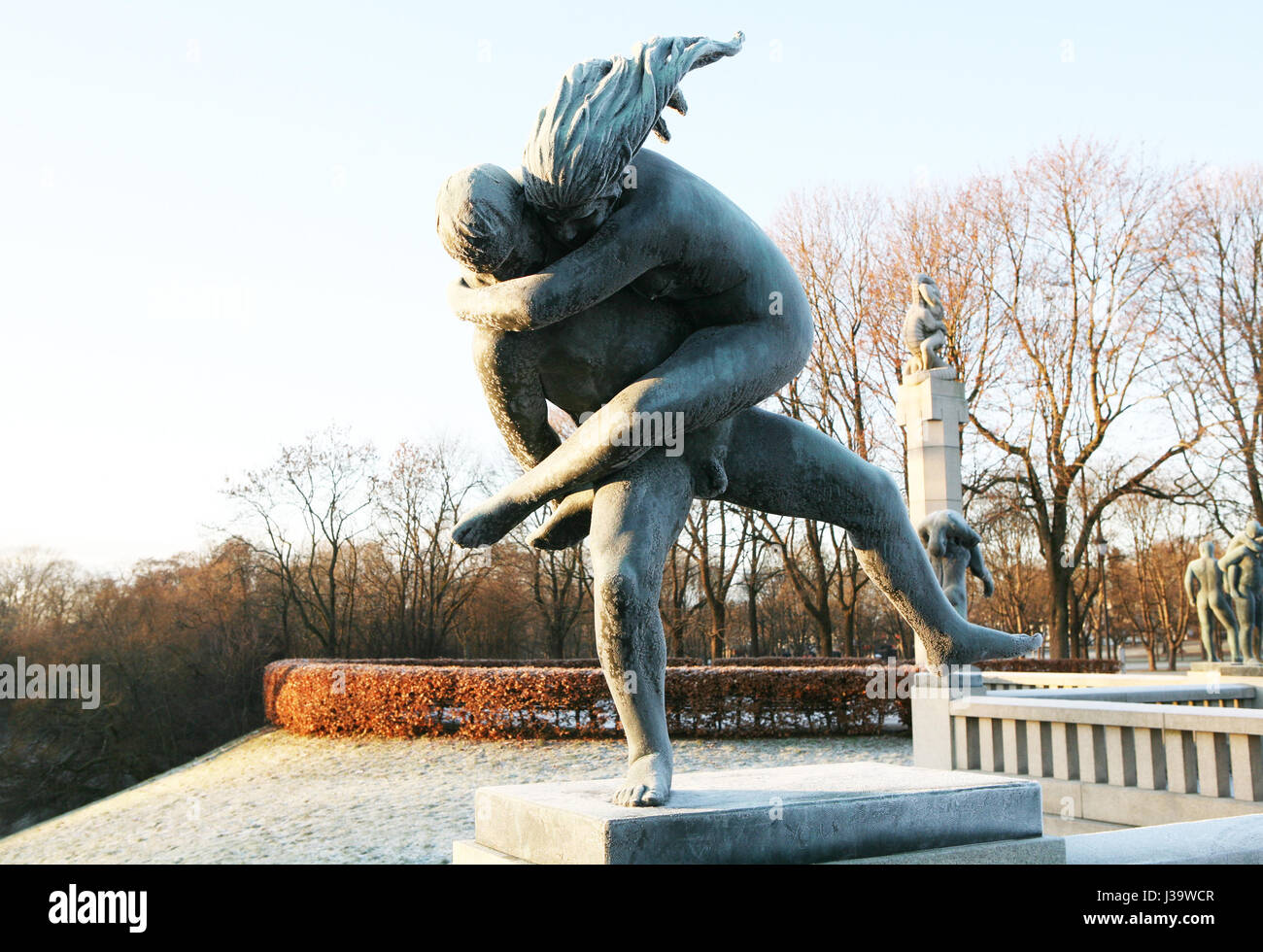 Man woman statue holding vigeland hi-res stock photography and images ...
