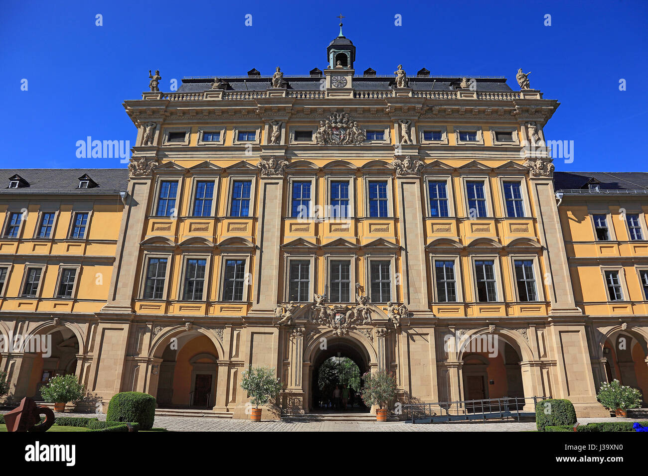 Deutschland, Unterfranken, in der Altstadt von Wuerzburg, im Innenhof des Juliussspitals Stock Photo