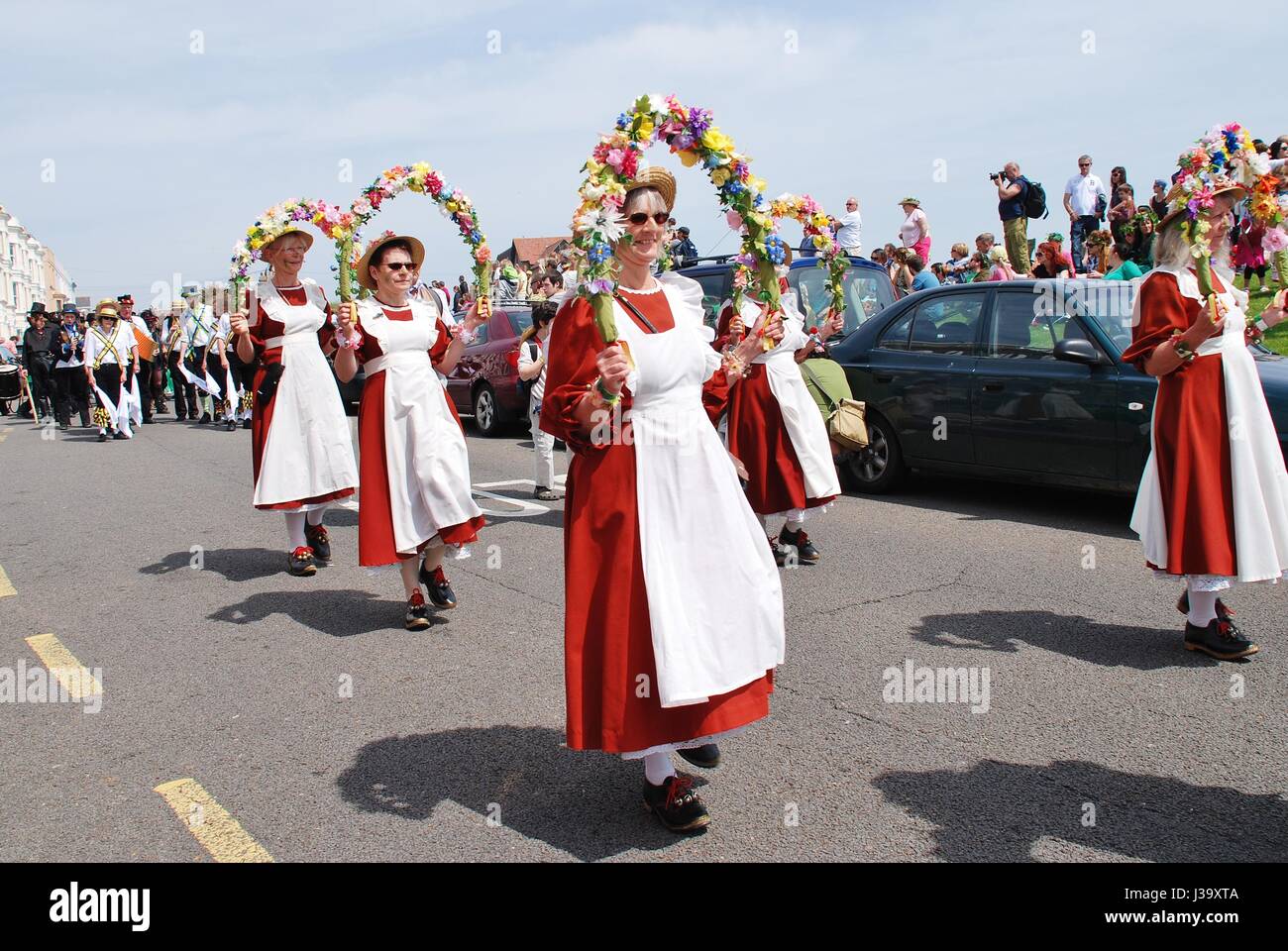 Garland dancers hi-res stock photography and images - Alamy