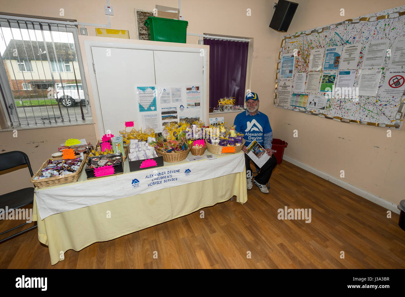 Event inaugurating a new facility at the local community centre, Coley Park, Reading, UK Stock