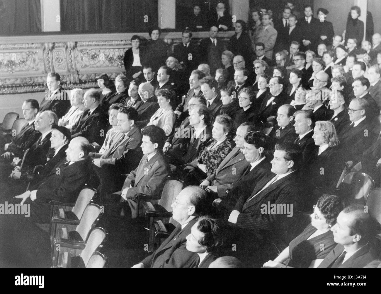 The funeral of Bertolt Brecht, 1956 Stock Photo - Alamy