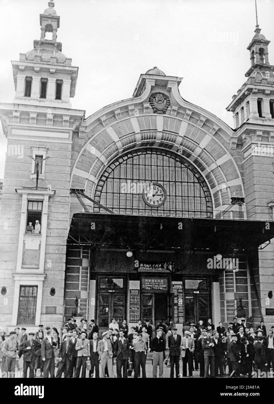 Outside a railway station Black and White Stock Photos & Images Alamy