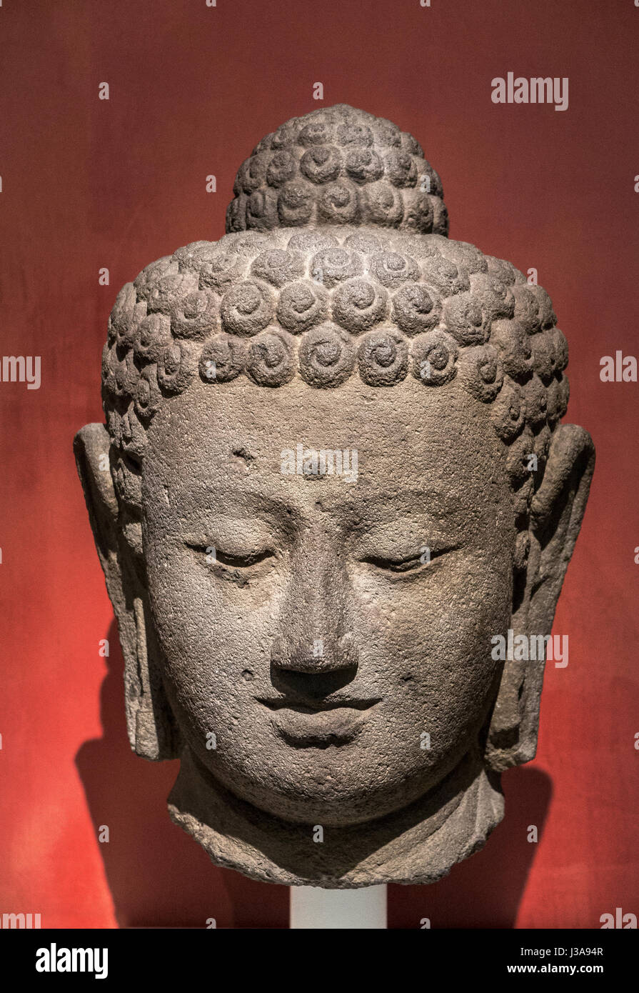 Buddha head Chicago Art Institute USA Stock Photo Alamy