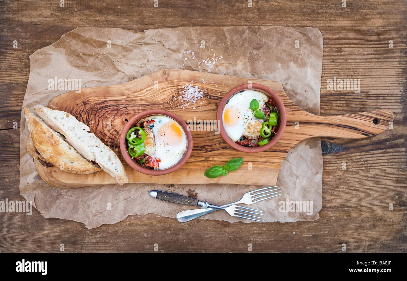 https://c8.alamy.com/comp/J3AEJP/country-style-breakfast-set-eggs-baked-in-separate-clay-cups-with-J3AEJP.jpg