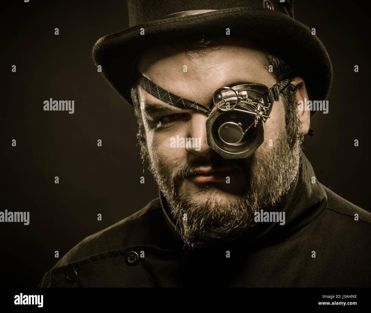 Man wearing monocle hi-res stock photography and images - Alamy