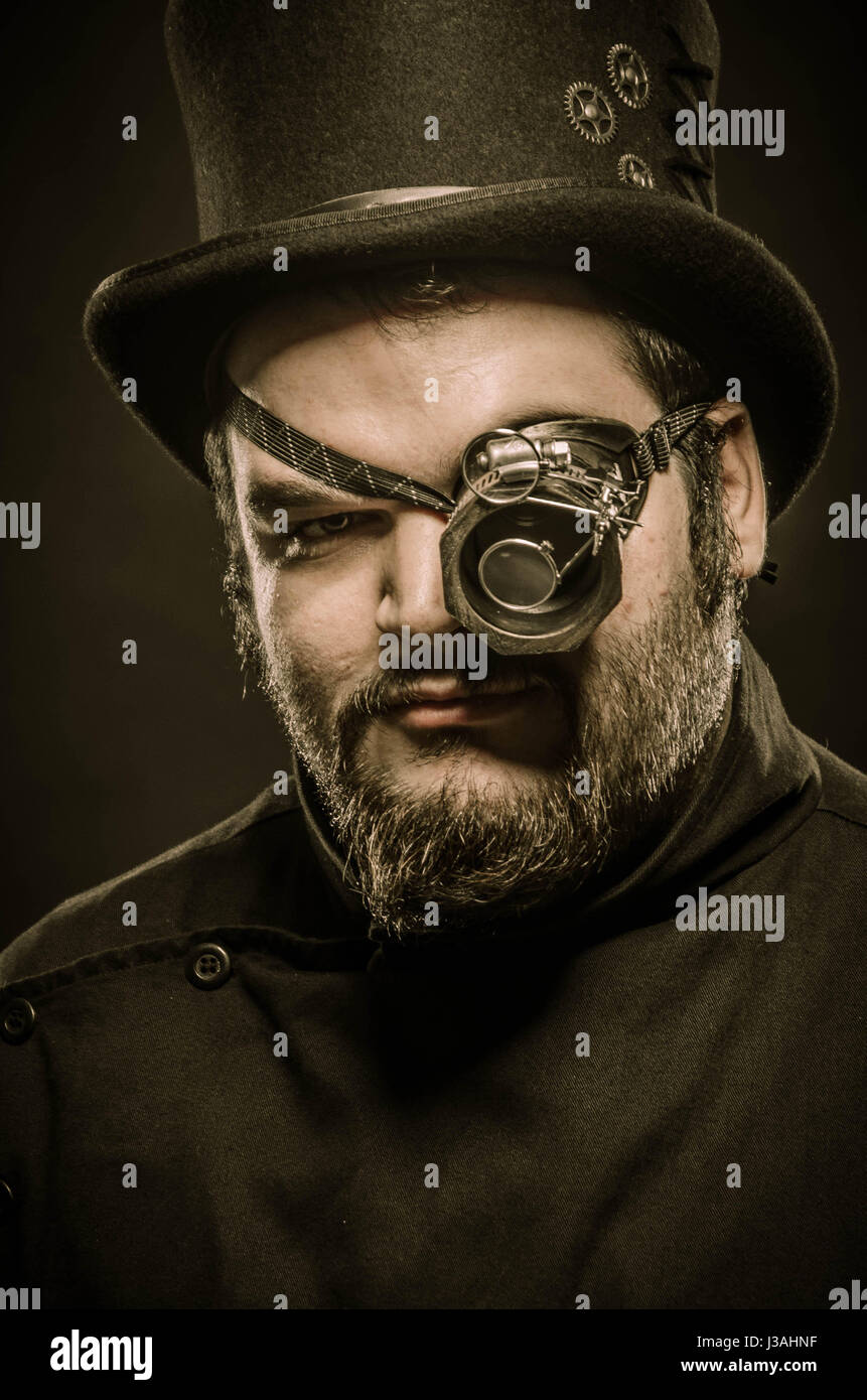Monocle hi-res stock photography and images - Page 2 - Alamy