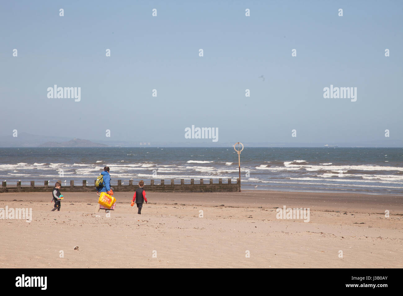 Portobello beach, Edinburgh, UK. 4th May, 2017. UK Weather. Man in a