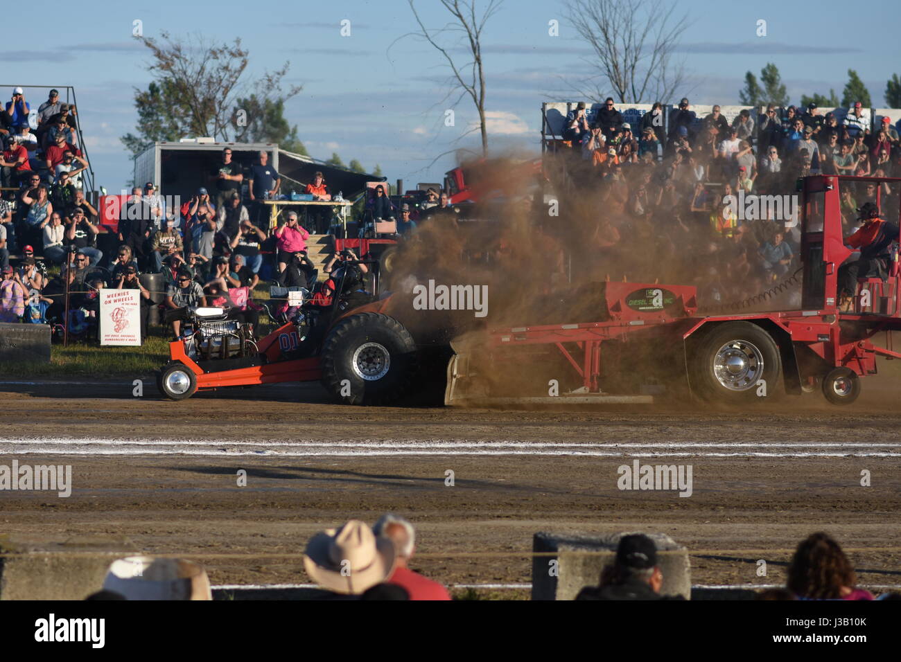 Load pulling hires stock photography and images Alamy