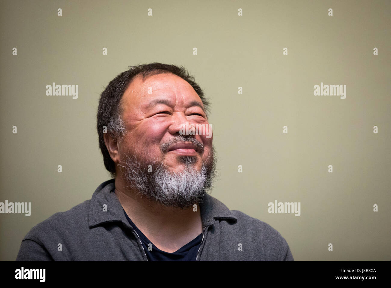 Schwerin, Germany. 4th May, 2017. dpatop - The Chinese artist Ai Weiwei speaks during a discussion in the Galerie Alte & Neue Meister at the State Museum in Schwerin, Germany, 4 May 2017. Ai Weiwei spoke on the work and influence of the French-American painter and object artist Marcel Duchamp (1887-1968). Photo: Christian Charisius/dpa/Alamy Live News Stock Photo