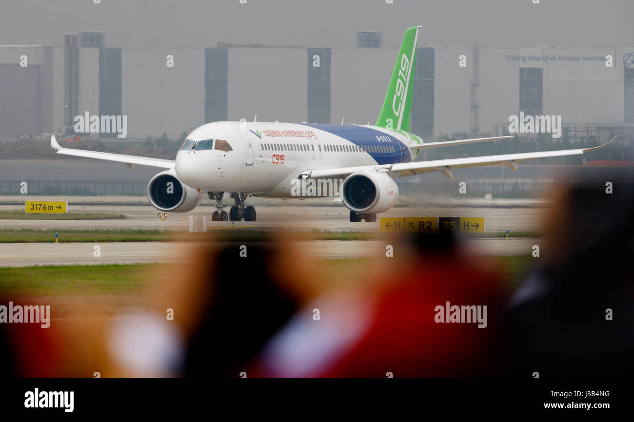 Shanghai, China. 5th May, 2017. China's homegrown large passenger plane C919 taxies on a runway ahead of its maiden flight in Shanghai, east China, May 5, 2017. Credit: Fang Zhe/Xinhua/Alamy Live News Stock Photo