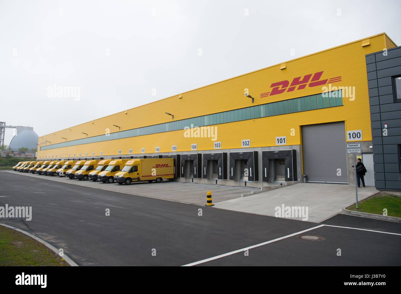 Dresden, Germany. 05th May, 2017. A picture of the delivery hub of the  logistics company Deutsche Post DHL taken in Dresden, Germany, 05 May 2017.  The first mechanised DHL delivery hub in