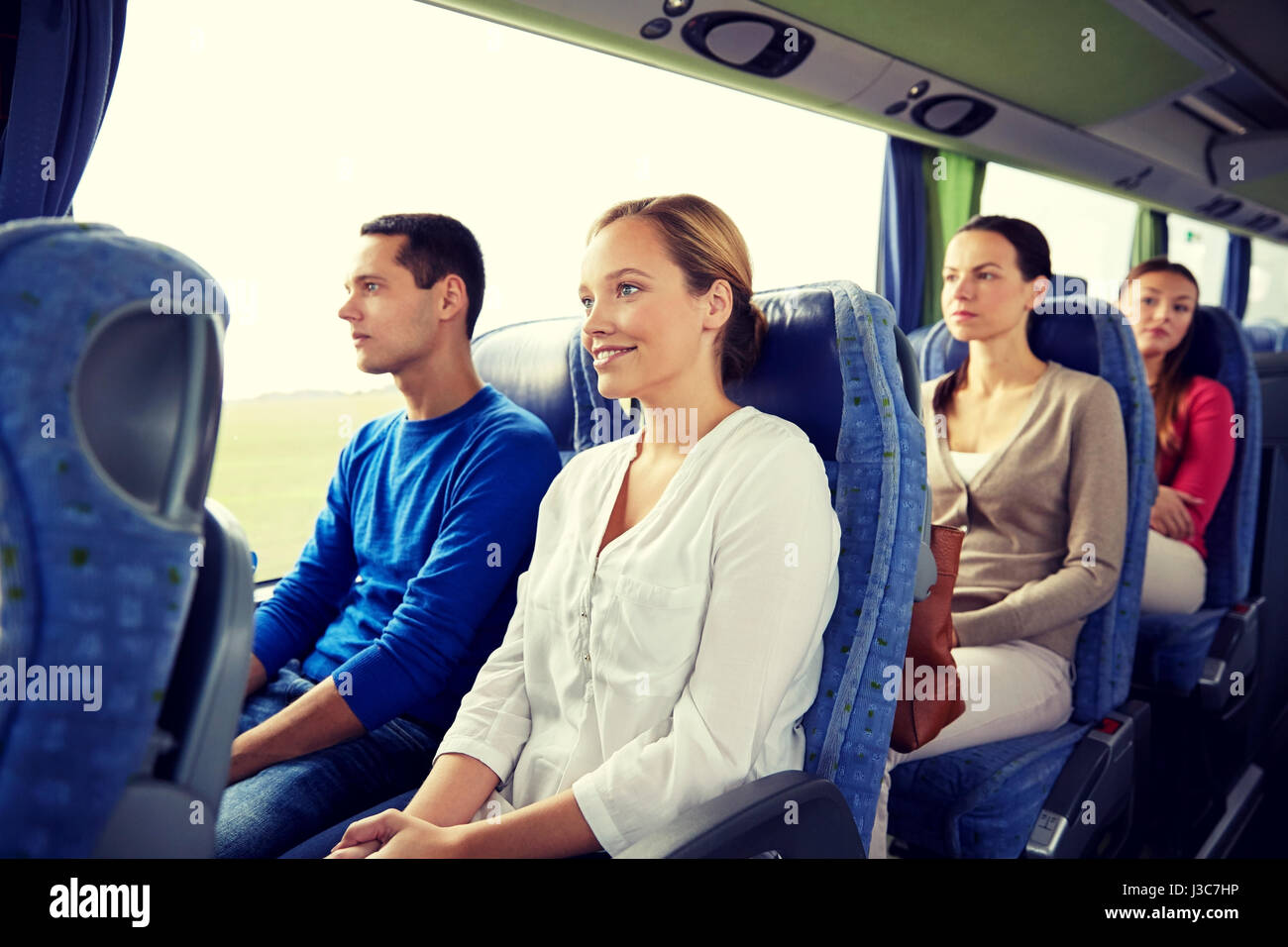 Люди в самолете. Gfccf;hs d cfvjk`nt. Пассажиры которых должны быть. Поездка на автобусе. Пассажиры общественного транспорта.