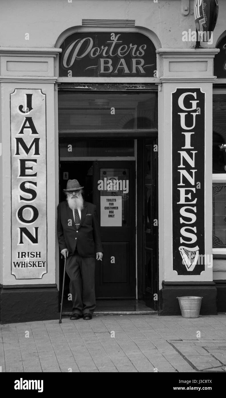 Porter's Bar Derry Stock Photo Alamy