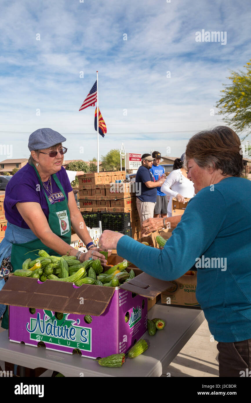 Volunteers food bank united states hires stock photography and images