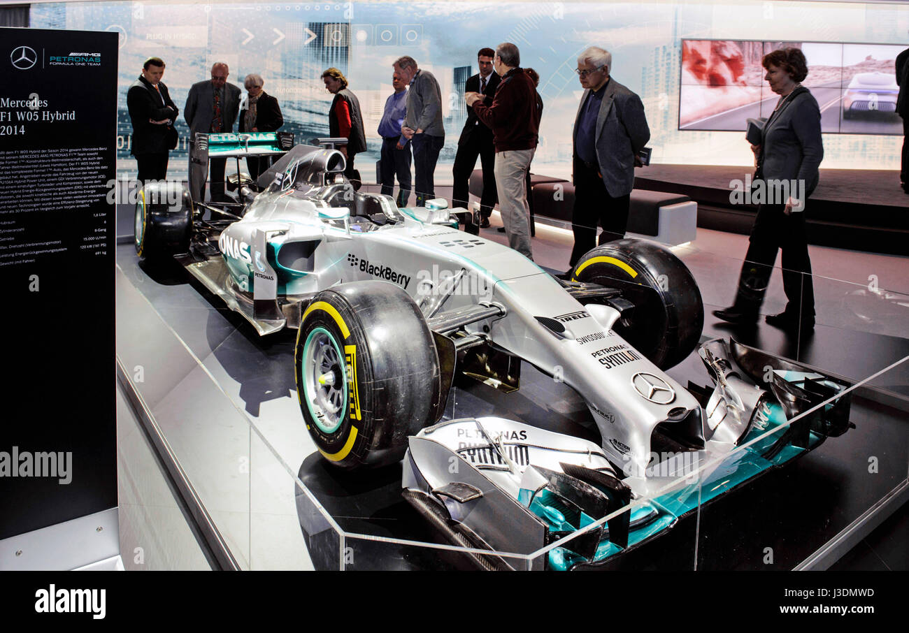 Mercedes f1 w05 hybrid hi-res stock photography and images - Alamy