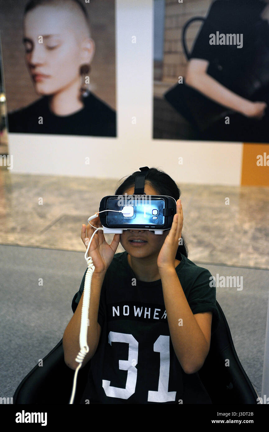 SINGAPORE. 2016. Virtual reality Stock Photo Alamy