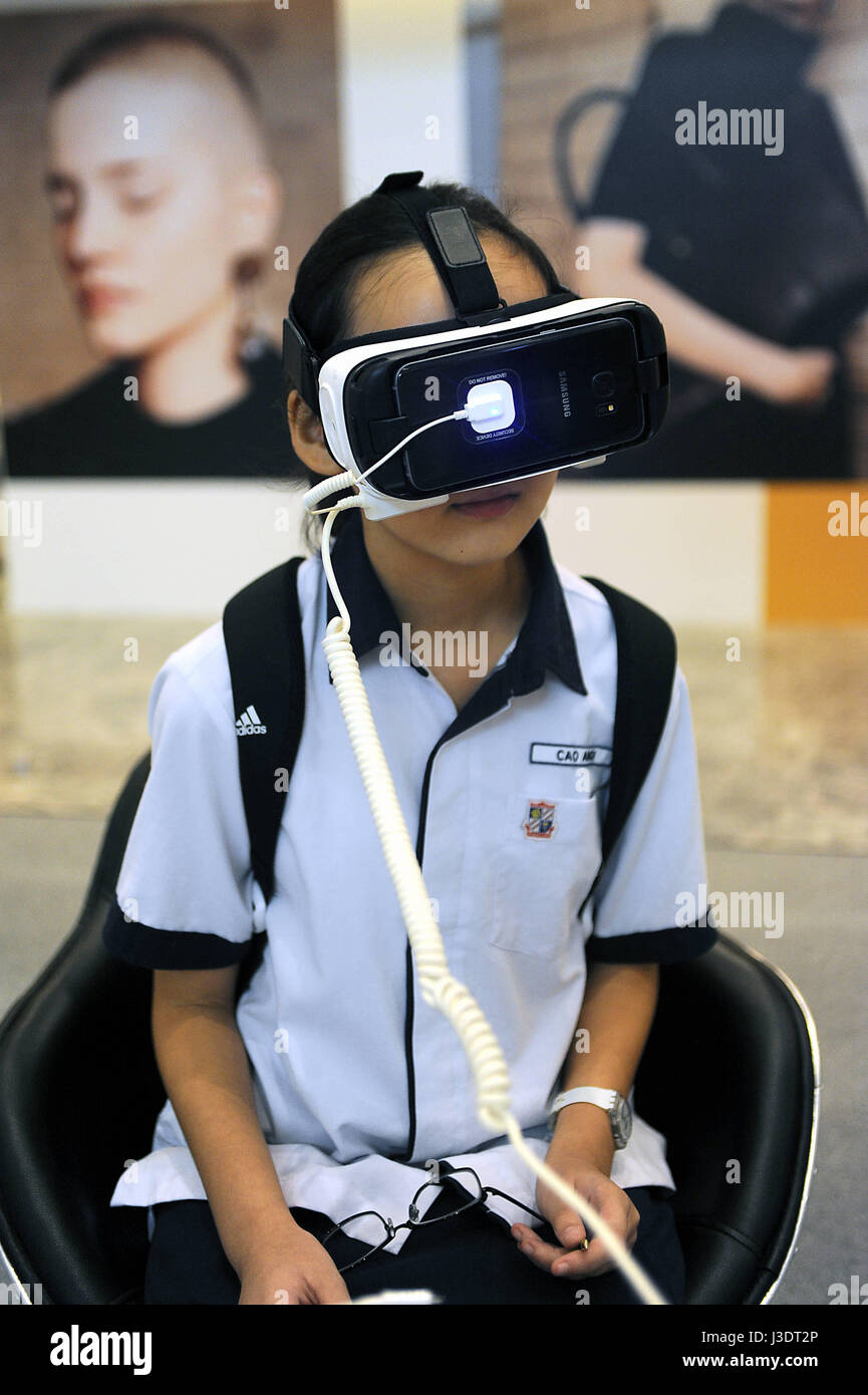 SINGAPORE. 2016. Virtual reality Stock Photo Alamy