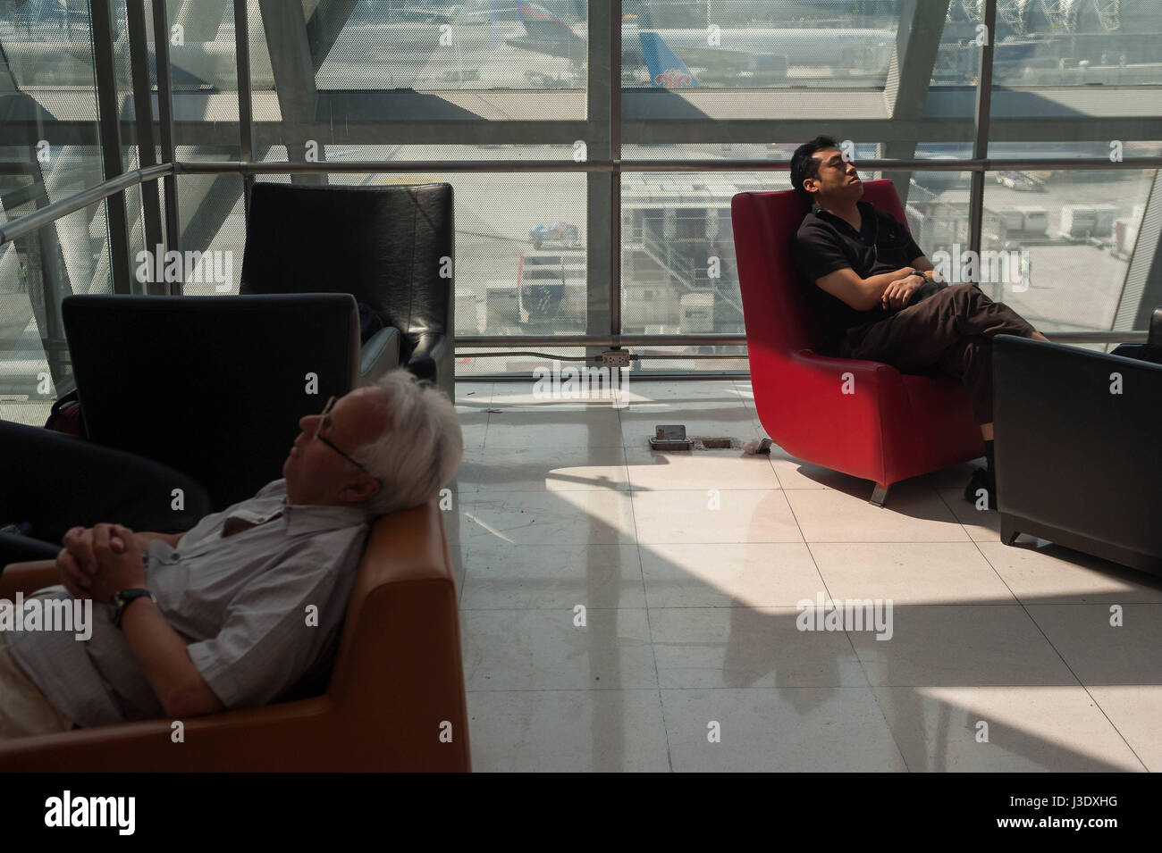 Bangkok, Thailand, Asia, Sleeping passengers at Suvarnabhumi Airport Stock Photo Alamy