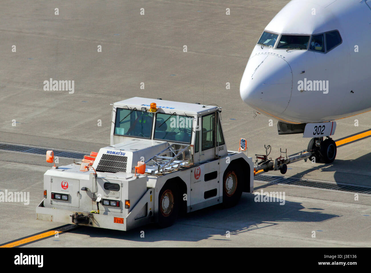 JAL Express Boeing 737 Towed by Towing Tractor at Haneda Airport 