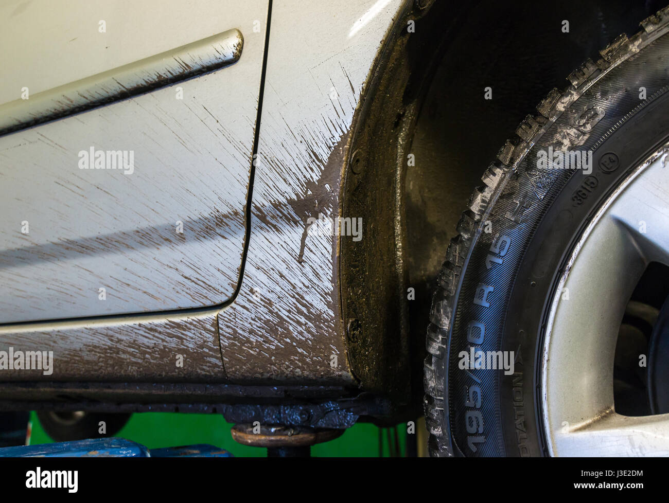 Car on lift hi-res stock photography and images - Alamy