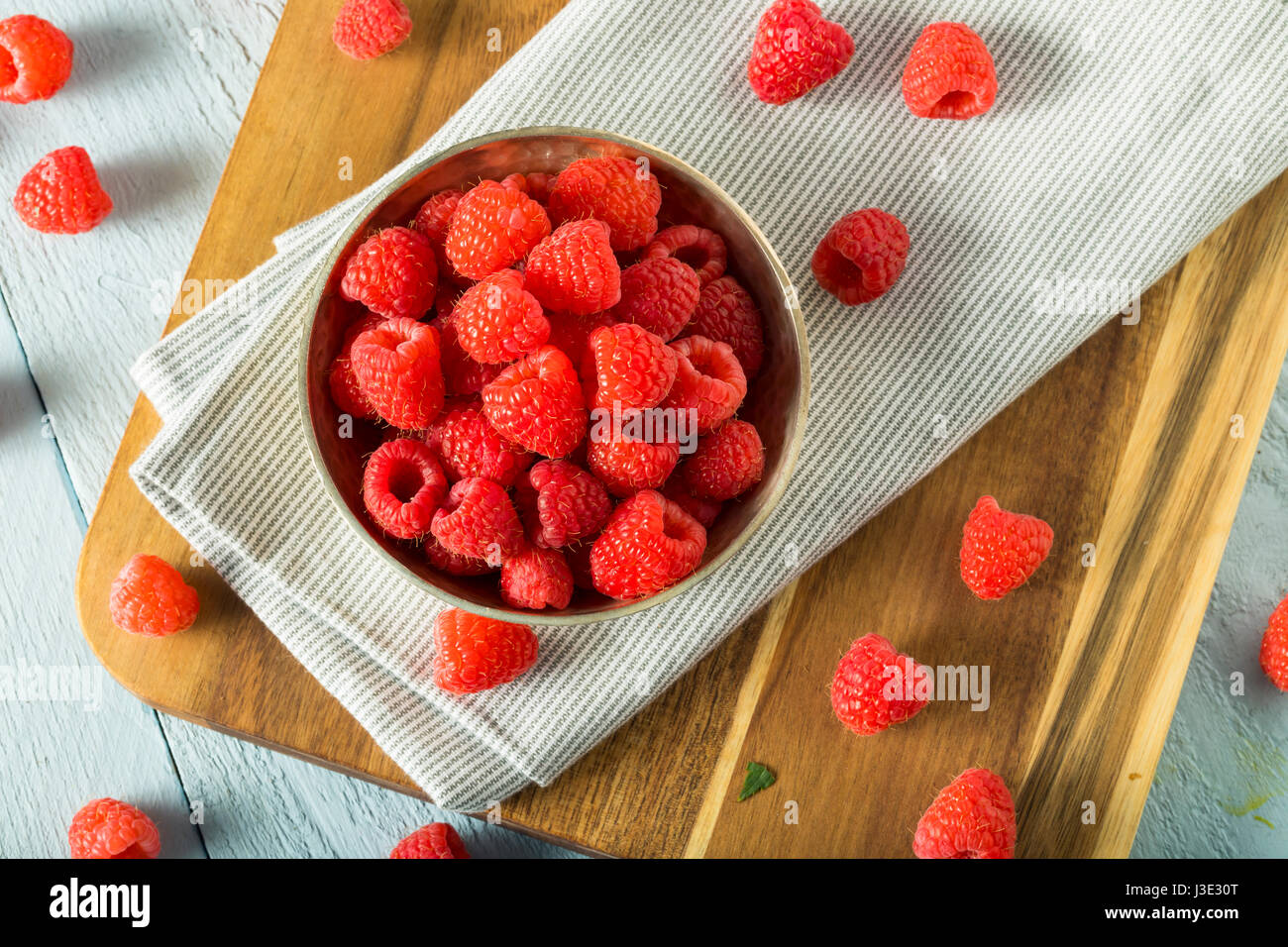 Raw Organic Red Raspberries in a Bowl Stock Photo - Alamy