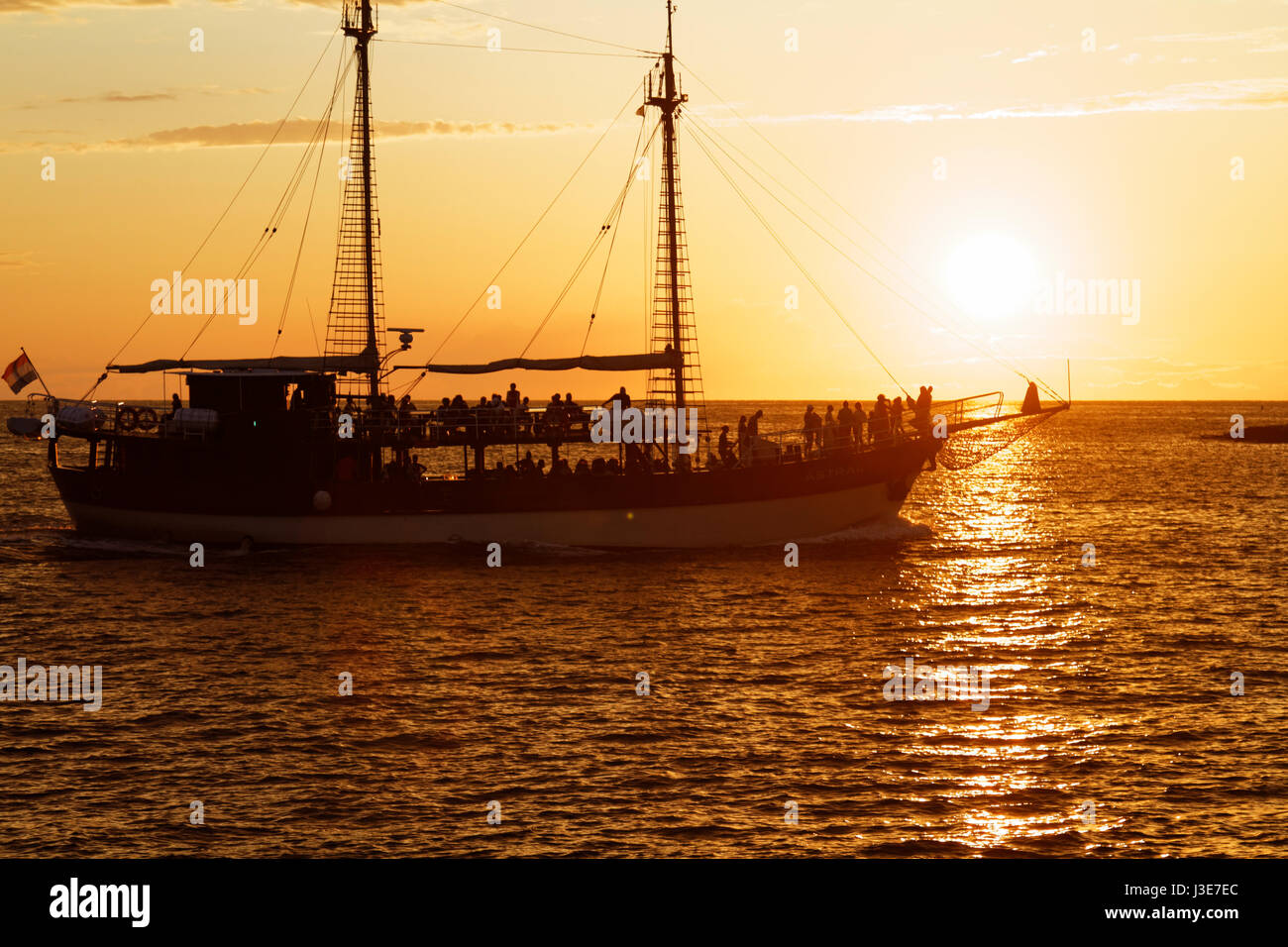 Tourist party boat hi-res stock photography and images - Alamy
