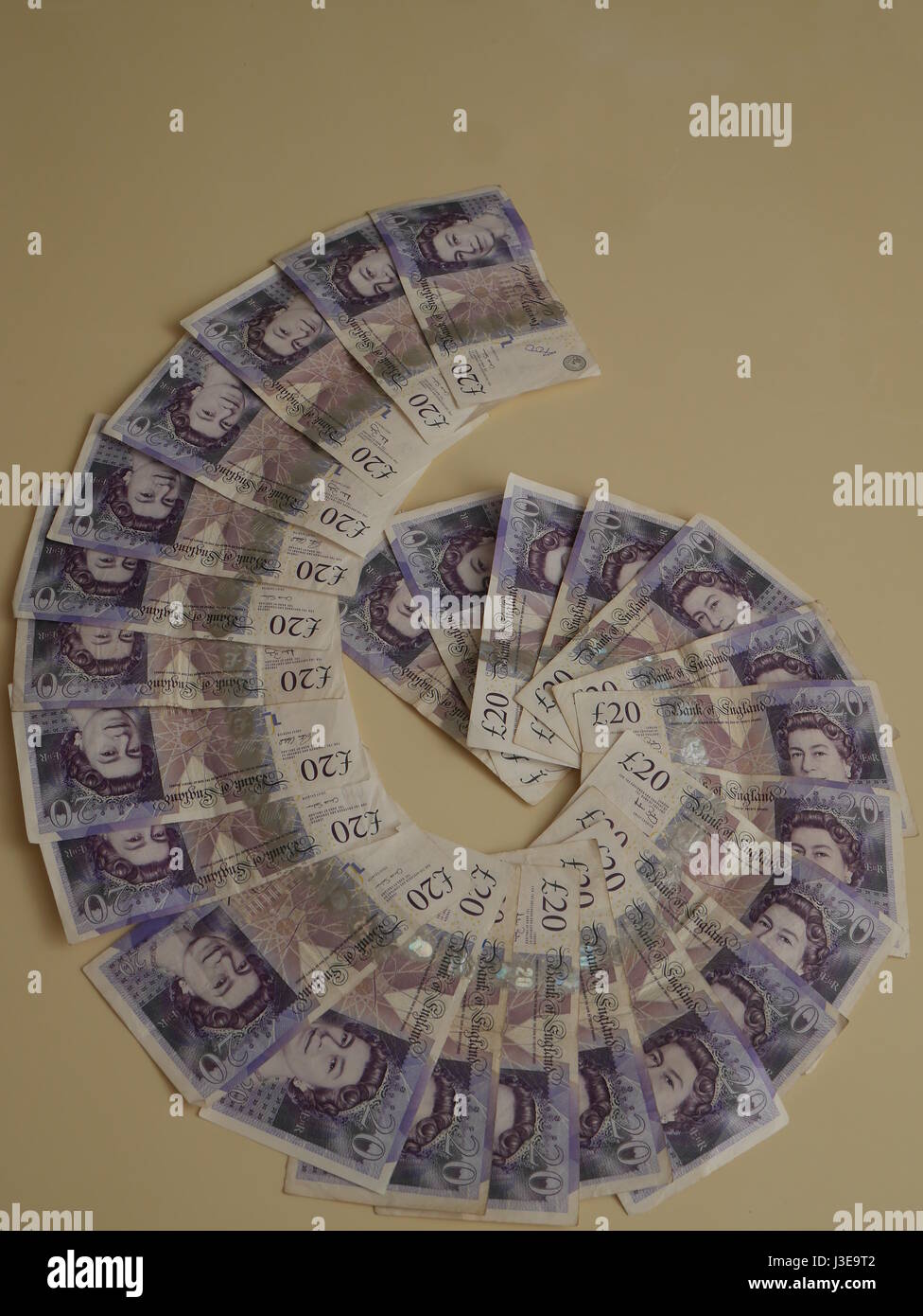 five-hundred-pounds-in-cash-stock-photo-alamy