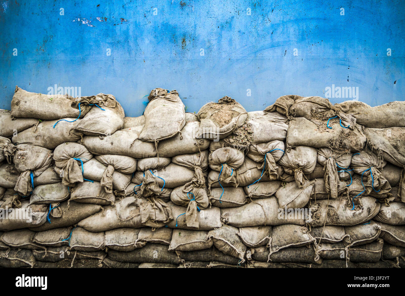 Sandbag wall hires stock photography and images Alamy