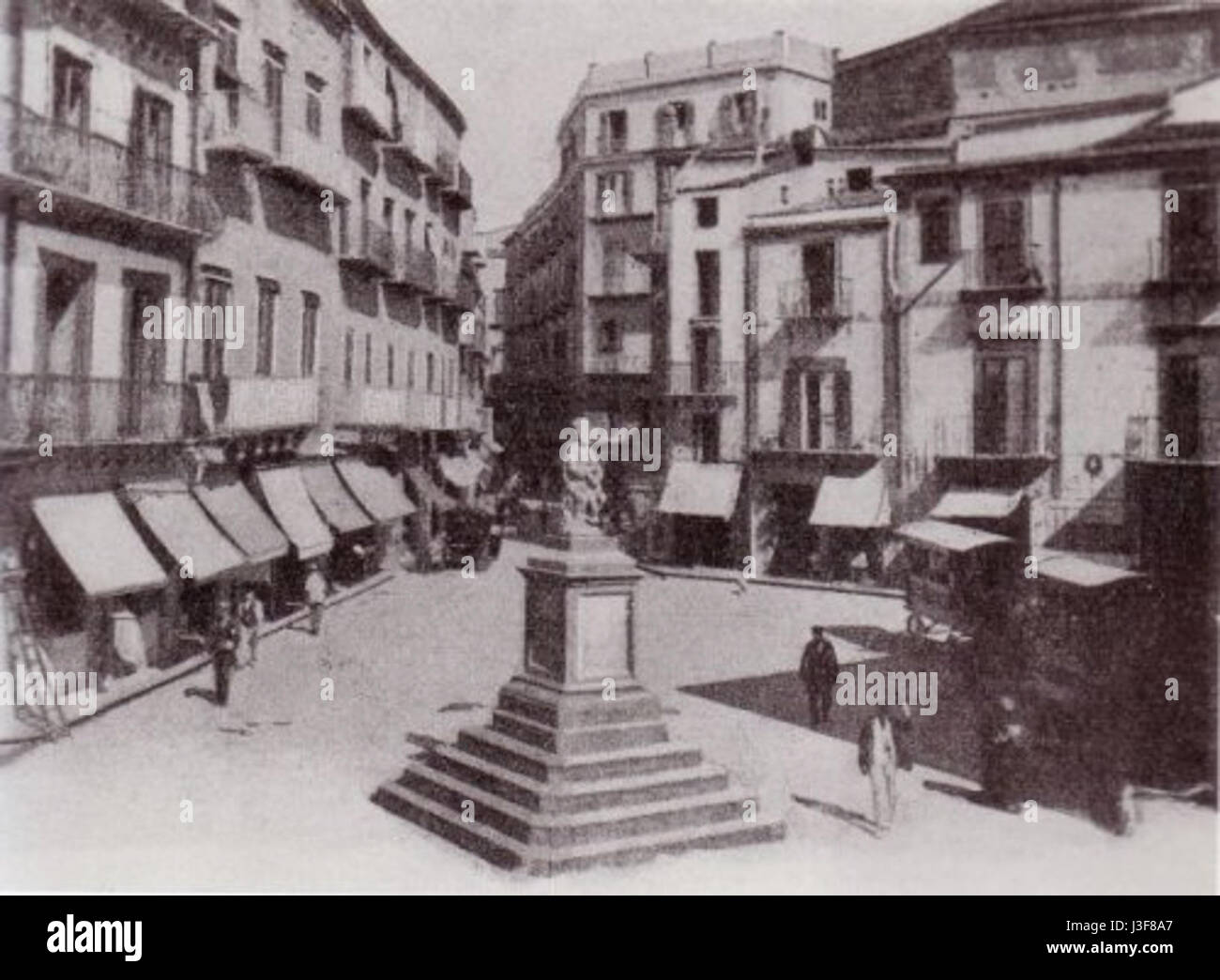 Genio Piazza Rivoluzione inizi 1900 Stock Photo