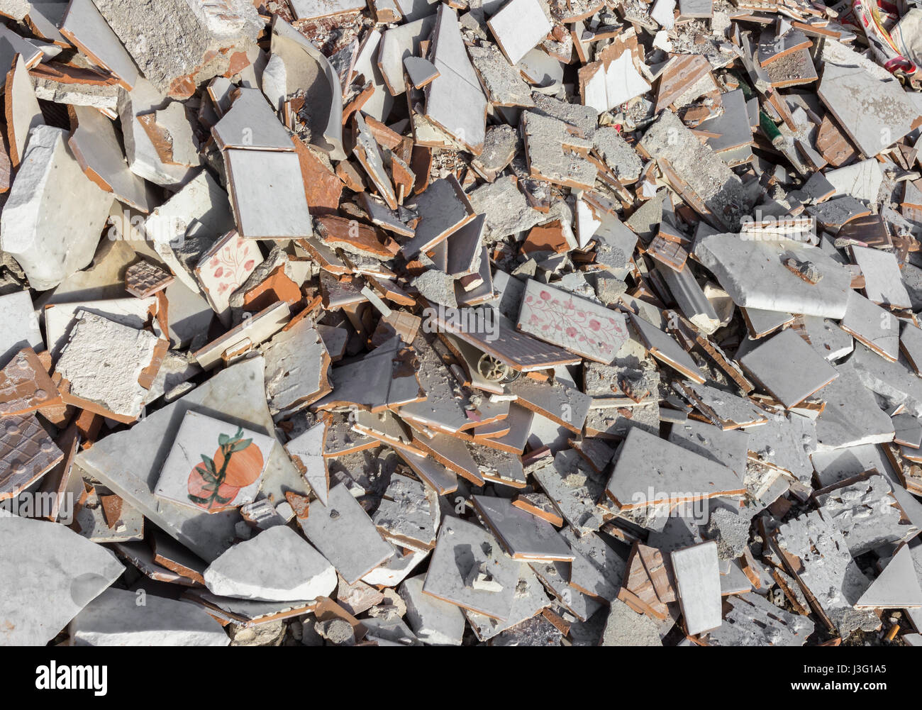 Broken terracotta tiles hi-res stock photography and images - Alamy