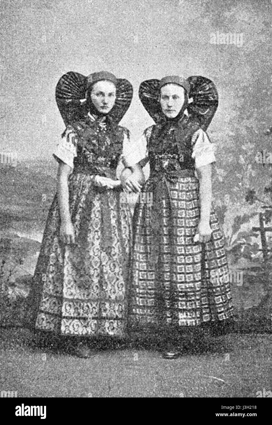 Flaeming2 Tracht refers to the traditional costumes from the region of