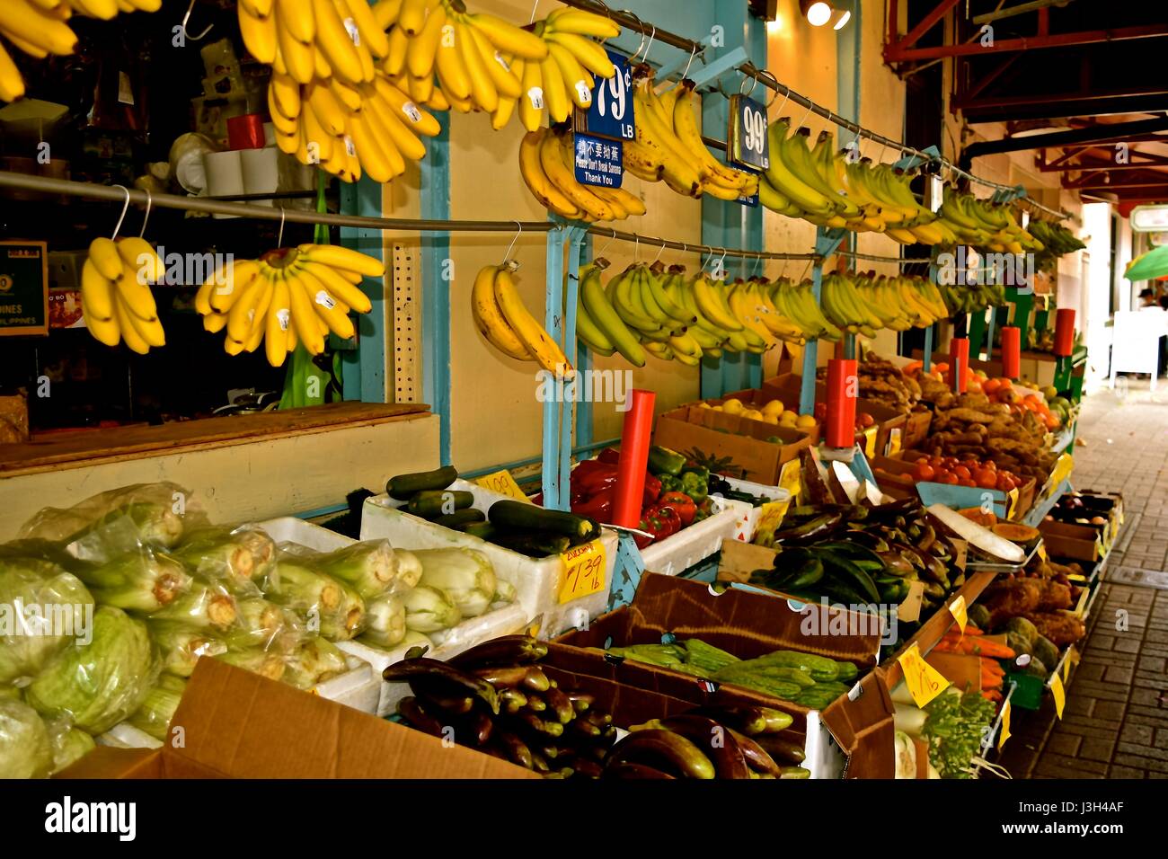 Outdoor Market on Oahu with fruits and vegetables Stock Photo Alamy