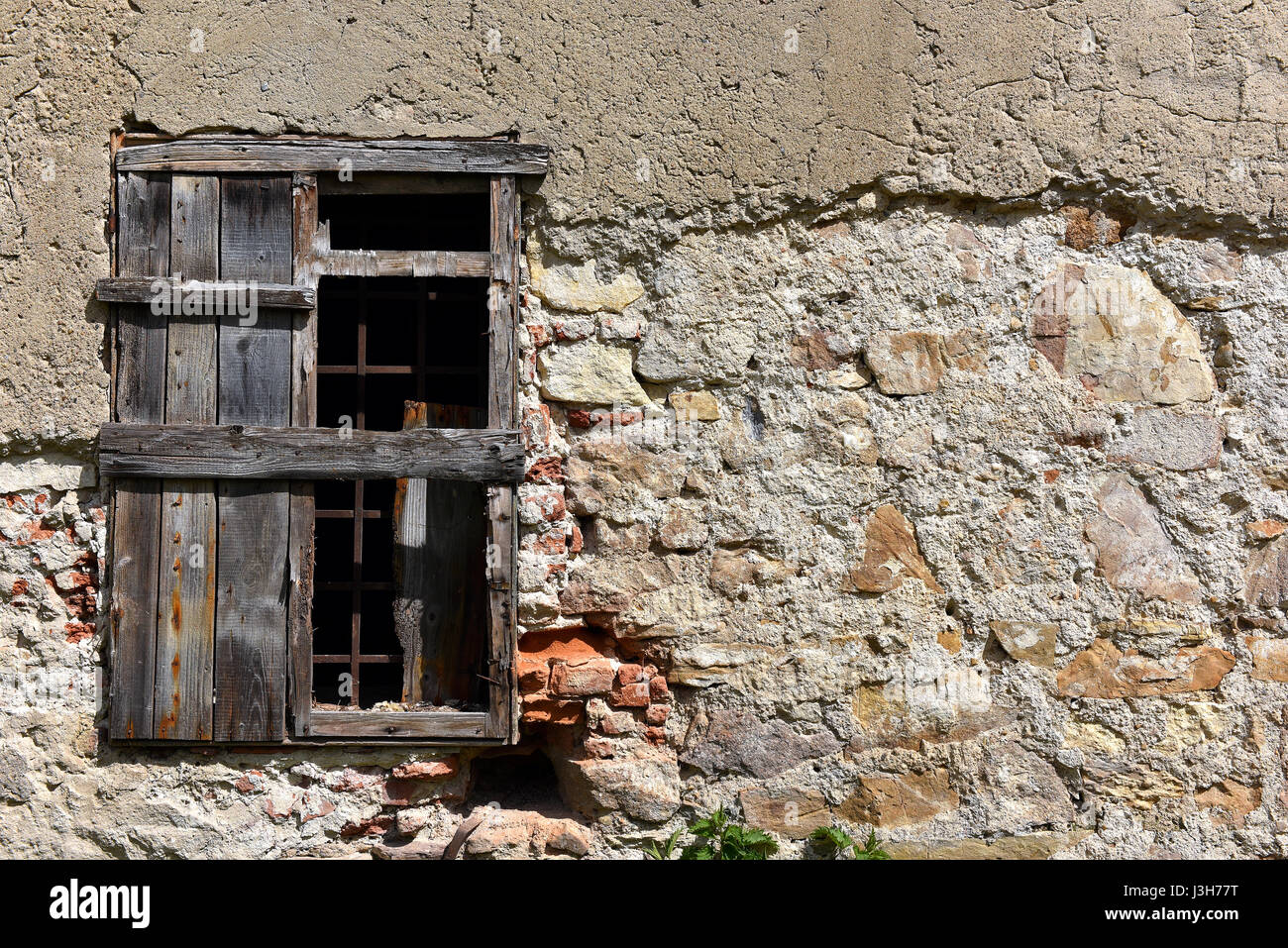 Old abandoned building wall texture with locked windows Stock Photo - Alamy